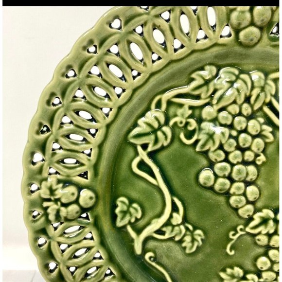 Hosley Potteries Green Grape Plate Pierced Rim, Vintage Majolica 8" Plate, Green - Picture 4 of 9